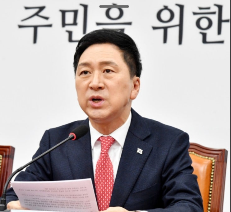 <b>김기현</b>, 국힘의 힘 대표직 사퇴!..."제 <b>거취</b> 문제로 당 분열 안돼"