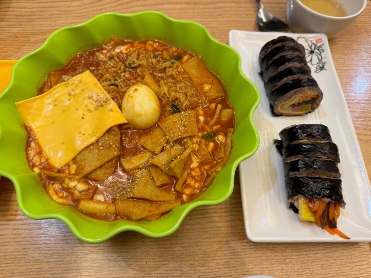 수원시청 근처 인계동분식 푸딩김밥(라볶이, 더블치즈 김밥)