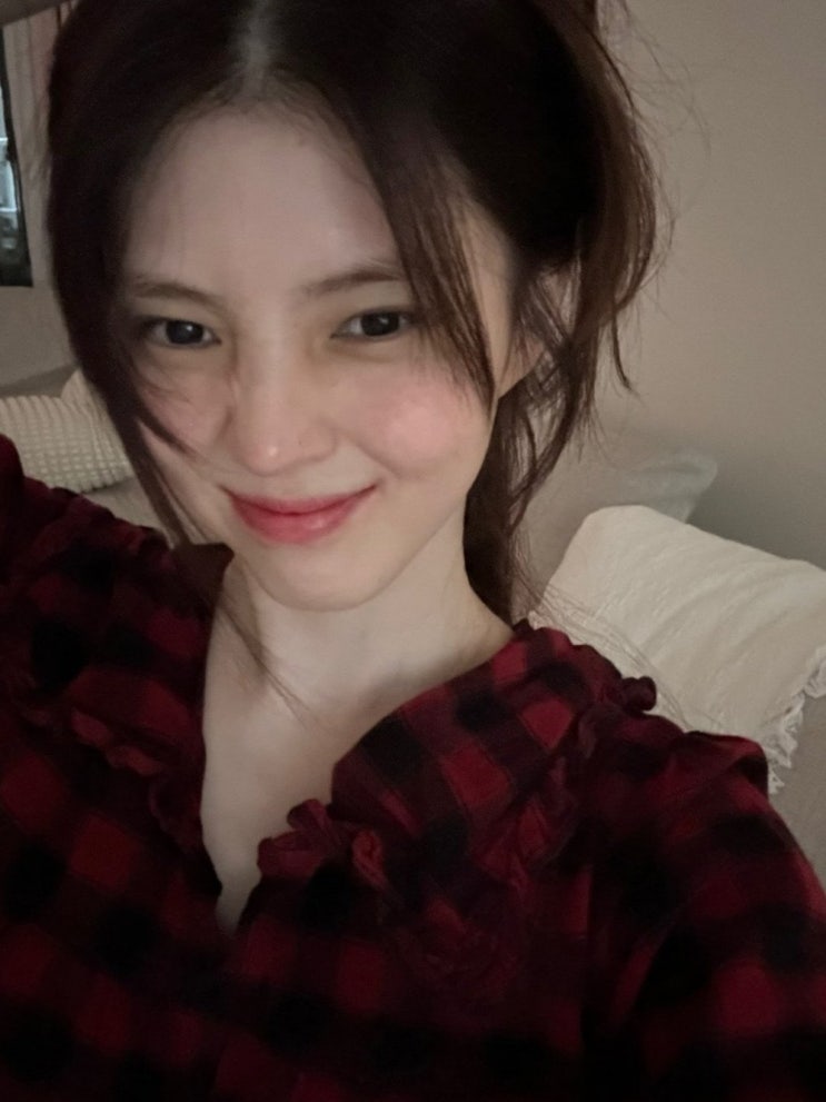 <b>한소희</b> 코 <b>성형</b> 해명 첫 행사 어땠나