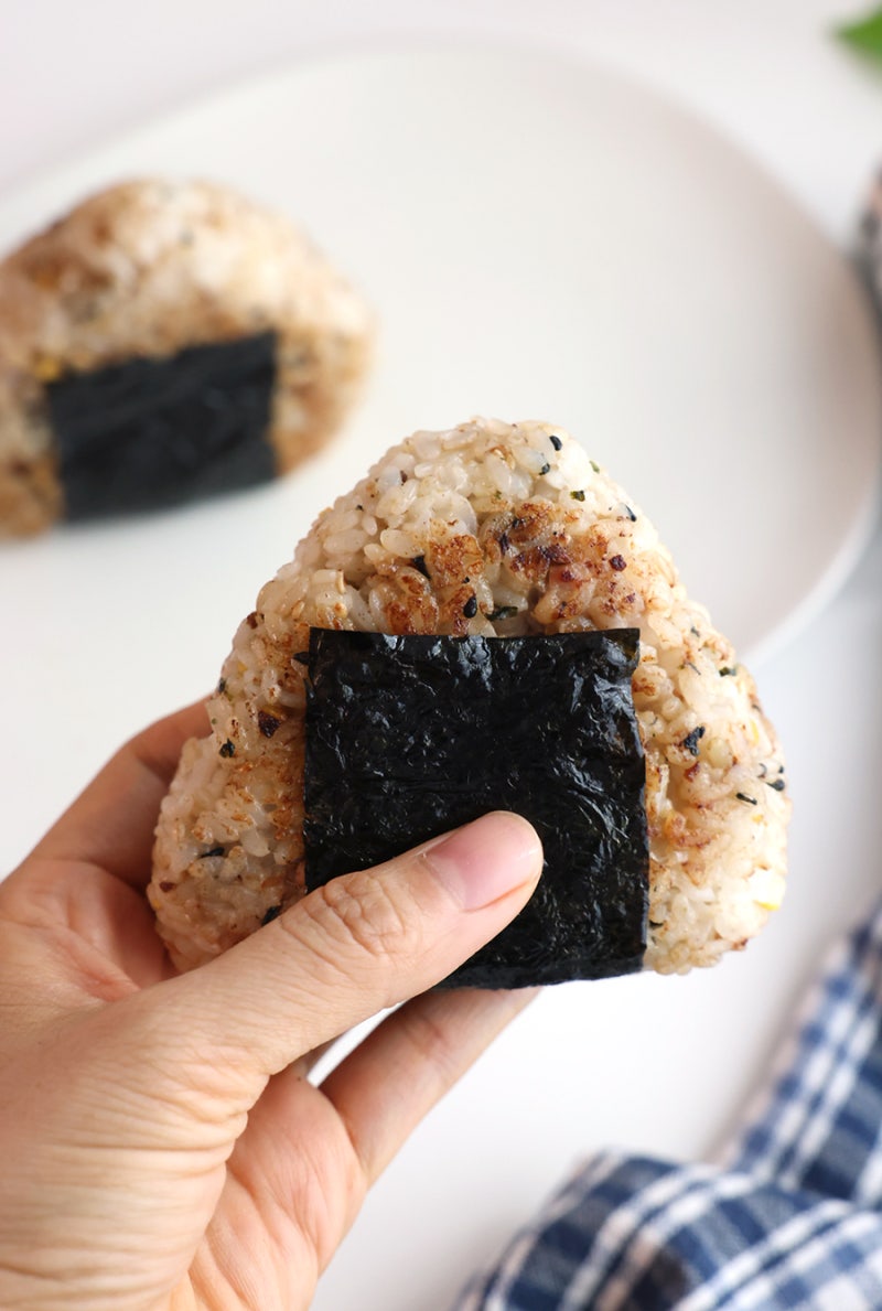 참치마요주먹밥 만들기 삼각김밥 모양 간장소스 발라 구운 야끼오니기리