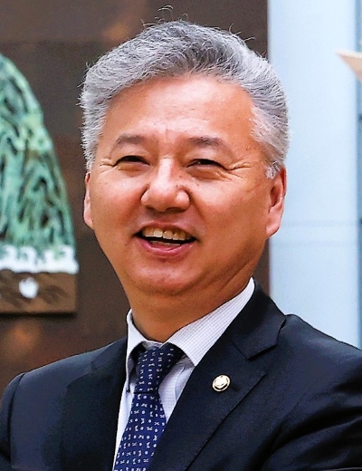 <b>홍성국 불출마 선언</b>… 총선 앞두고 요동치는 세종 정가