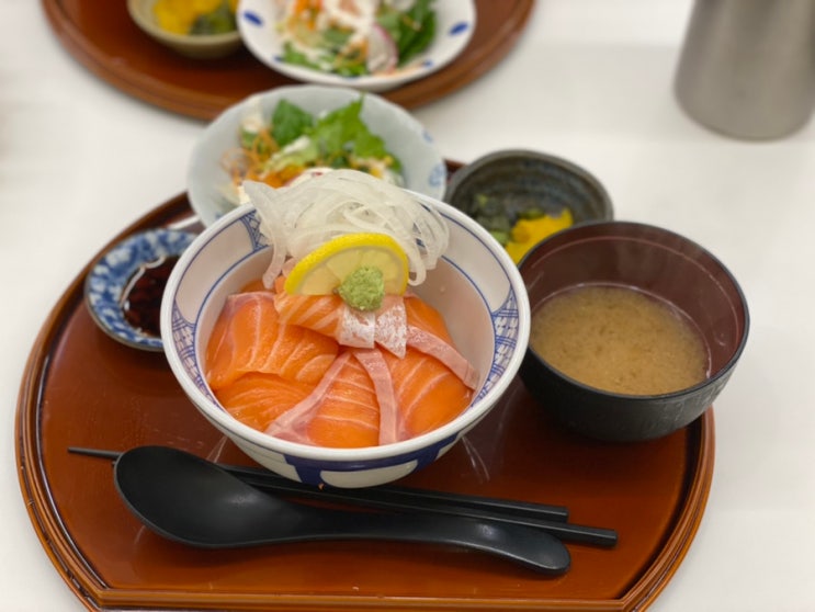  춘천 명동 맛집 ! 덮밥집을 찾는다면 '유하'