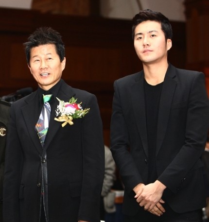 멀쩡히 살아계시는 분을 <b>이루</b>! 태진아 사망 <b>가짜뉴스에 분노</b>