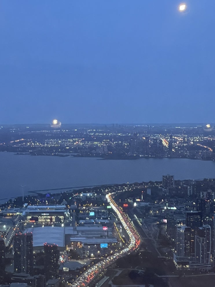  2023.EP.669. 캐나다 토론토 cn 타워 360 도 회전하는 이색 레스토랑 솔직후기 : 360 The Restaurant at the cn tower
