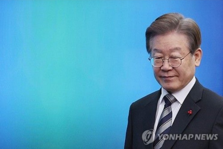 &lt;실시간 핫이슈&gt; 이재명 "'서울의 봄' 저절로 오지 않아...역사 퇴행 막겠다 다짐"