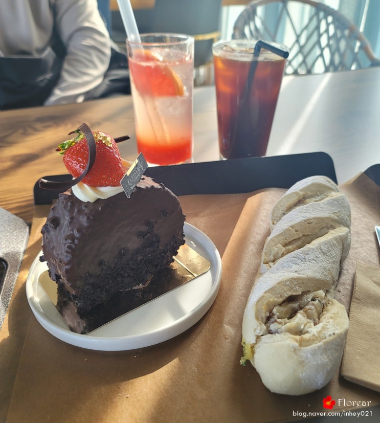 평택카페 아카이브 강을 보며 힐링할 수 있는 루프탑 대형카페 평택카페 아카이브 강을 보며 힐링할 수 있는 루프탑 대형카페