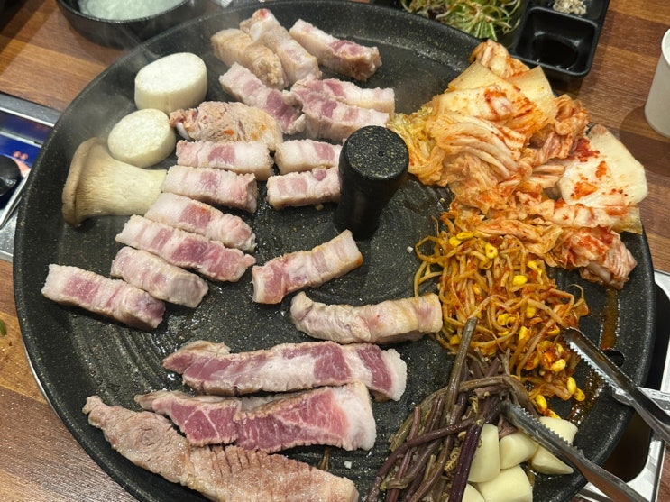[대구, 월성동]  솥뚜껑에 구워먹는 삼겹살 월성동 고기 맛집, 일행