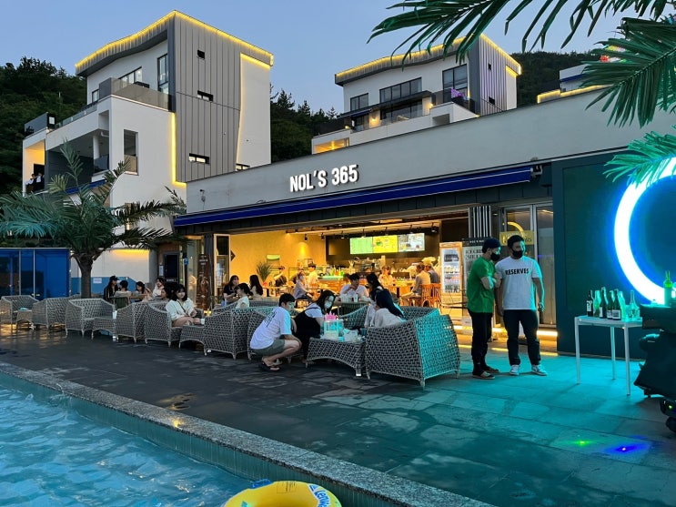  운영 중인 다이닝 카페 NOL'S 365(놀스365)블루망고점을 소개합니다.
