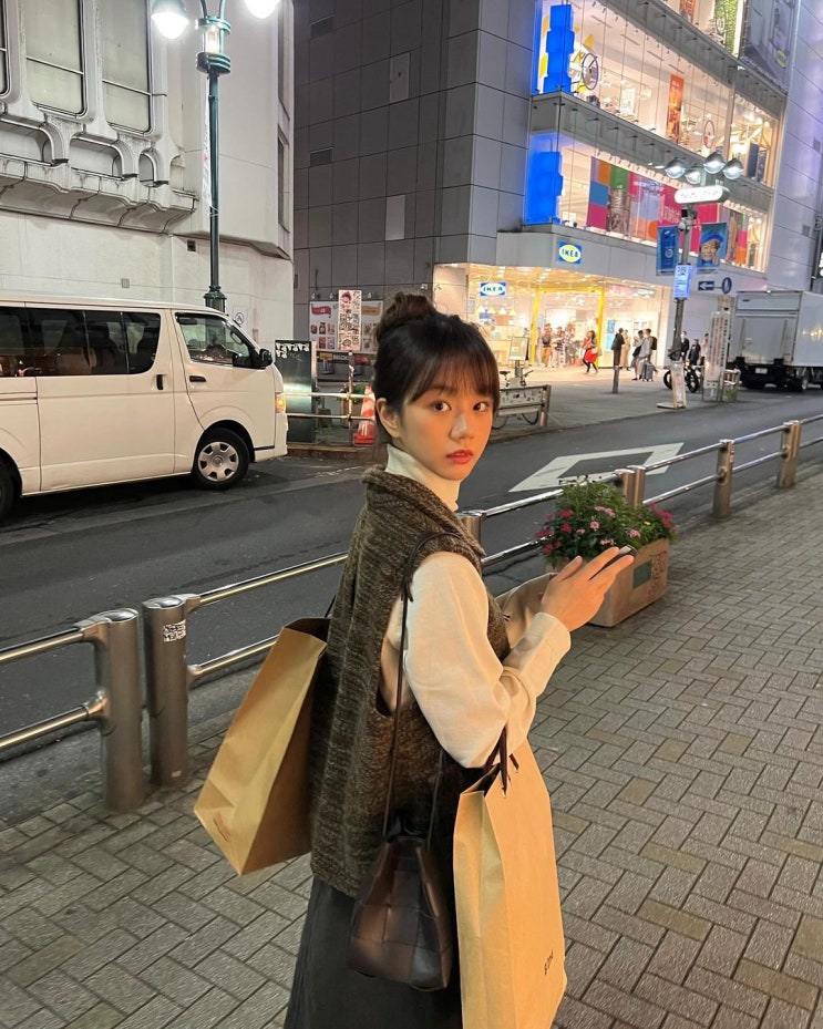  일본 아메카지 룩 대표 브랜드 엔지니어드 가먼츠 여자 니트 베스트 조끼를 PICK한 혜리의 OOTD