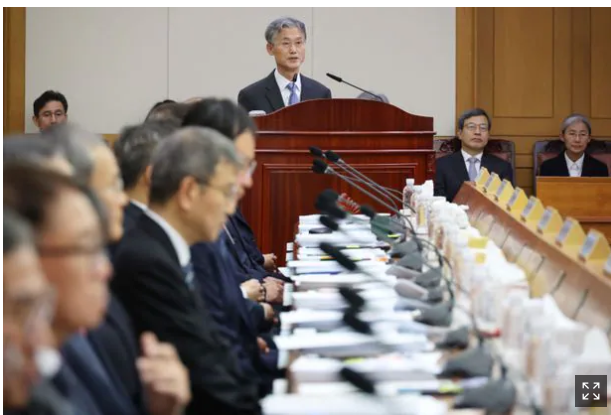 <b>조희대</b> “사법부 최대 난제 ‘재판 <b>지연</b>’, <b>법원장</b>이... 
