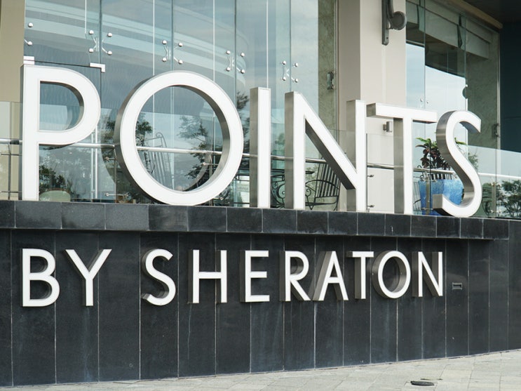  미케 비치 해변에 위치한 5성급 호텔 포 포인츠 쉐라톤 다낭 호텔(Four Points by Sheraton Danang)