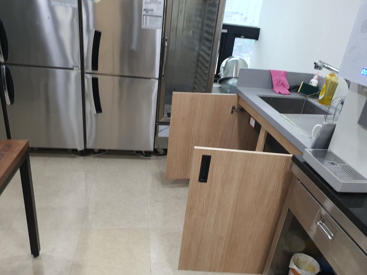  프랜차이즈 카페 커피가루막힘 배수관 물이 샐때 뚫는 법