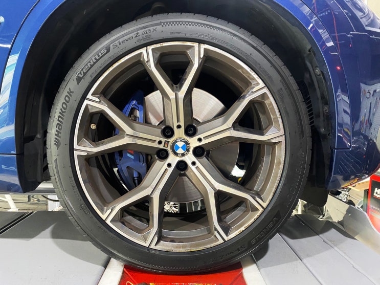 BMW X5 X6 21인치 전용 사계절 타이어가 있습니다. 한국타이어 벤투스 S1 에보Z AS 275/40R21, 315/35R21