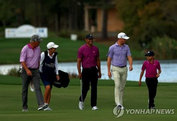 <b>우즈 부자</b> 오래도 토머스 부자와 동반 라운드-via 연합뉴스