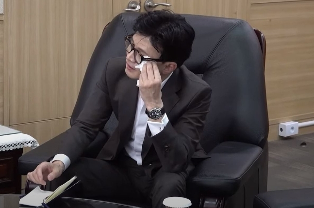 만난 <b>한동훈</b>, '국가배상법 개정' 약속... "<b>아들</b>과 <b>장관</b>님 눈... 