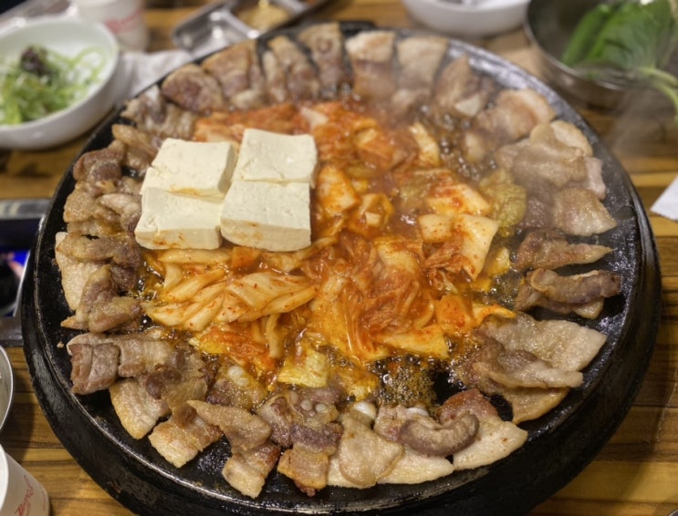  부산, 수영, 무쇠김치삼겹 수영점 | 내돈내산