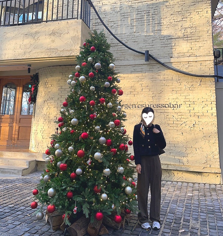  대구 팔공산 대형 카페 베르겐 에스프레소바 크리스마스 트리 카페