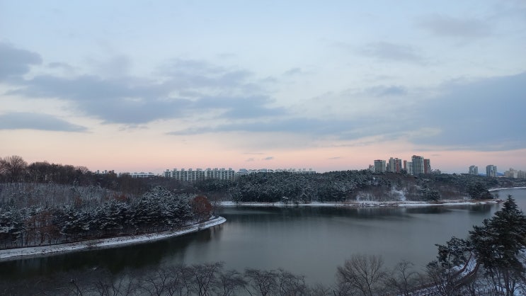  231217, 눈 내린 후 군산 은파 풍경