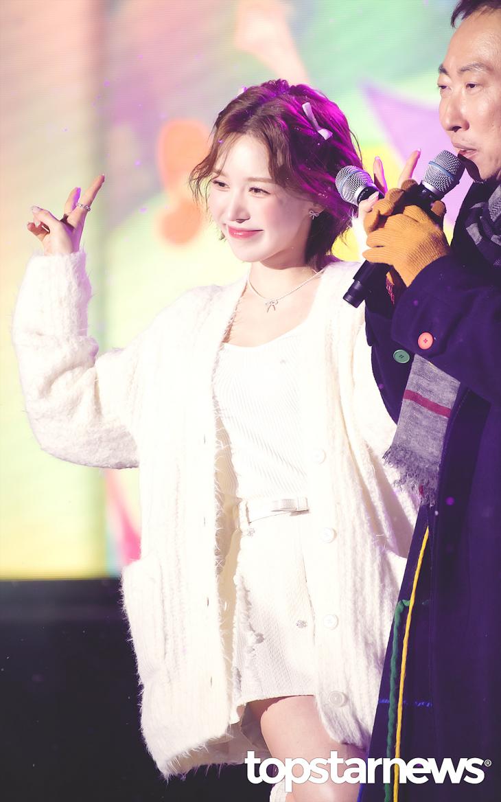 레드벨벳 웬디, 추위를 녹여주는 목소리...영하 10도 한파에도 거침 없는 무대 레드벨벳 웬디, 추위를 녹여주는 목소리...영하 10도 한파에도 거침 없는 무대