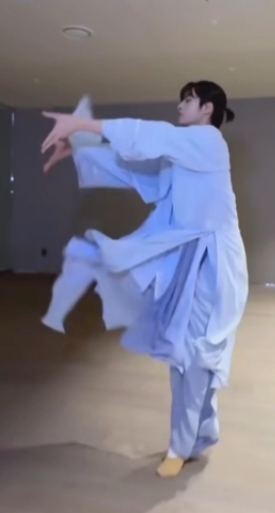 WayV 윈윈 무용 연습 영상, <b>의상</b> 비교