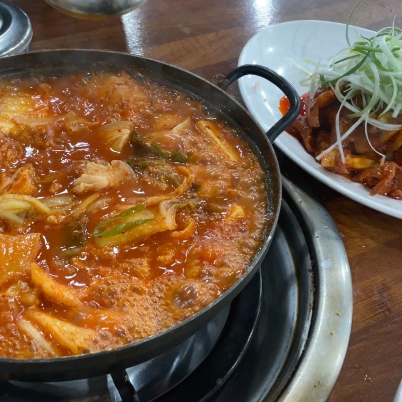 수원 인계동 가성비 맛집 이은영 돼지 김치찌개 + 제육볶음