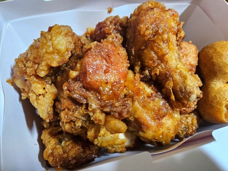 BHC치킨 메뉴 골드킹 콤보 가격 칼로리 맛 정보 리뷰