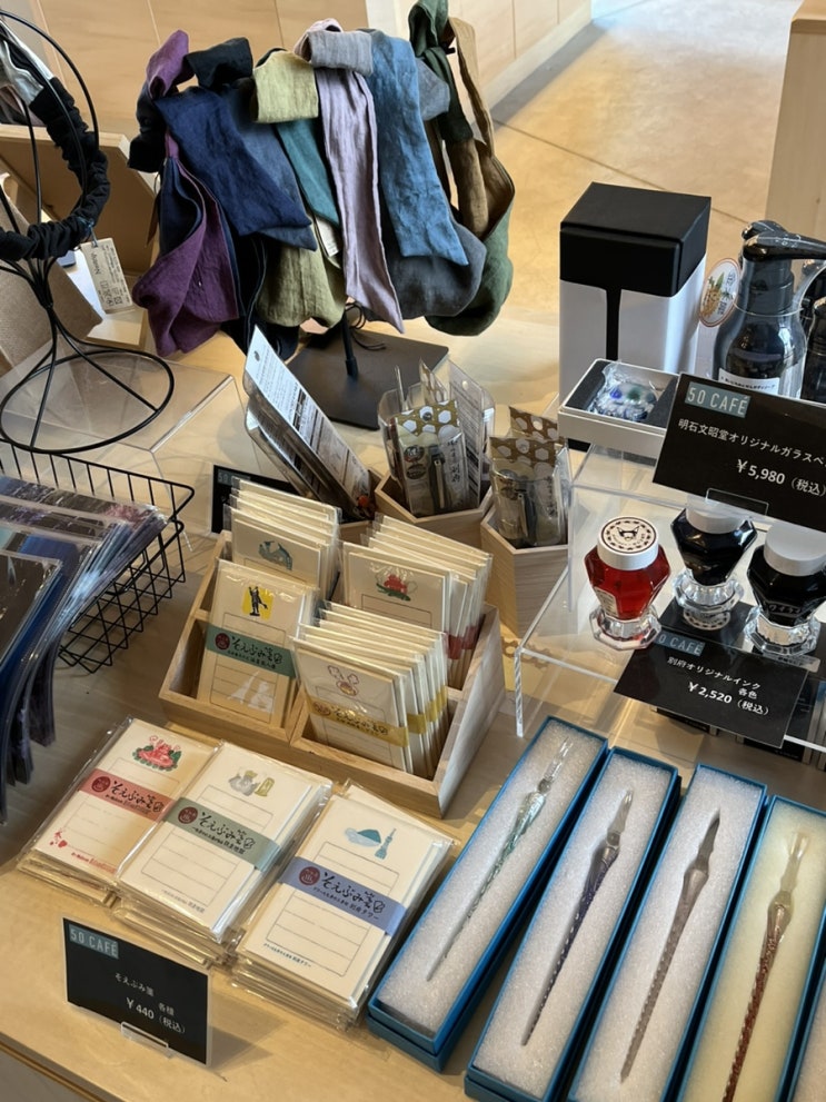  지옥 온천 가는 길에 있는 카페 ‘50 cafe’ (온천볼 수 있고,기념품도 팖)