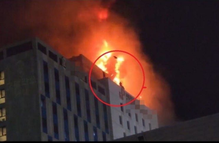 &lt;실시간 핫이슈&gt; “떨어질 것 같아, 어떡해”... 인천 호텔 화재, 긴박했던 탈출 상황