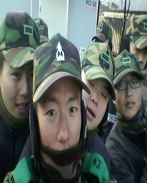 소대장이 되었다. 소대장이 되었다.
