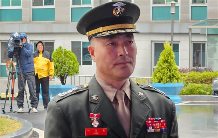 해병대 <b>박정훈 대령</b> 민주당 영입설에 "군인으로 명예 지키겠다"