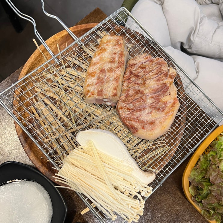 [대구장기동맛집] 볏짚에 초벌돼서 나오는 솥뚜껑 삼겹살맛집 "뭉이네 짚불구이" 방문후기!!