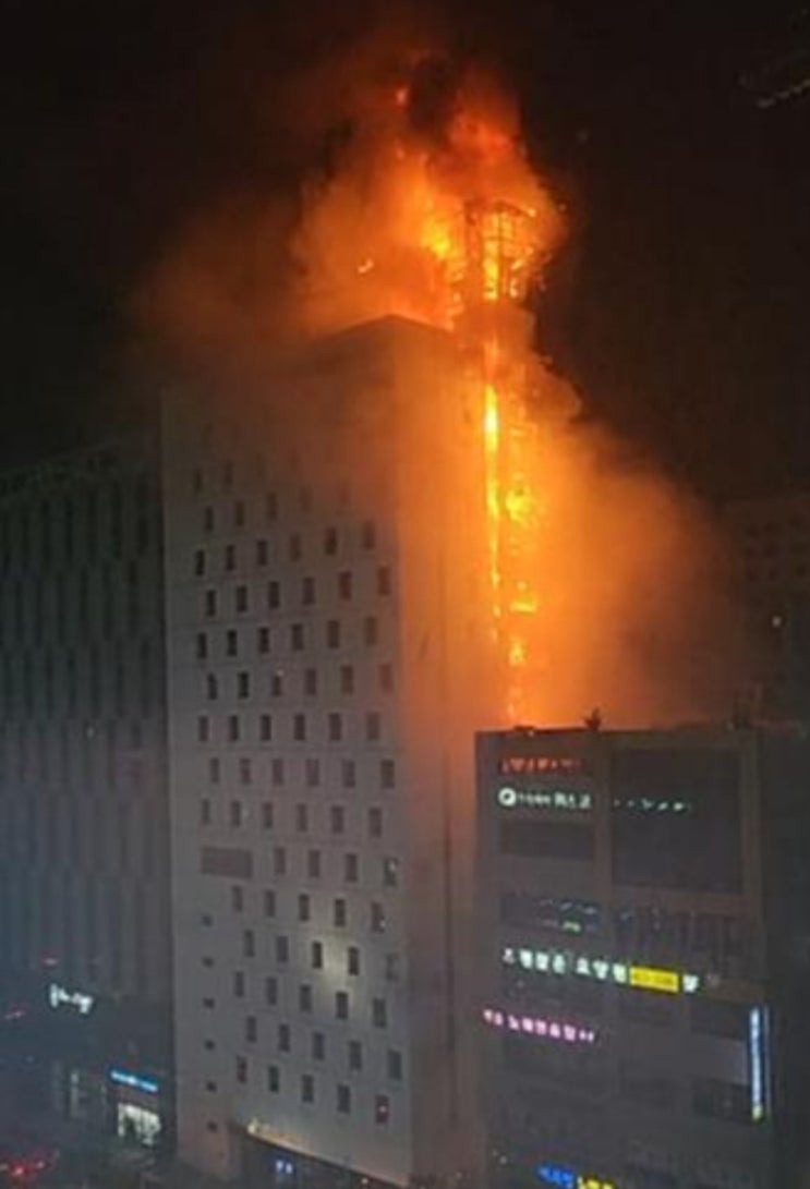 [사건 사고] <b>인천</b> 호텔 기계식 주차장에서 화재로 54명 <b>중경상</b>... 
