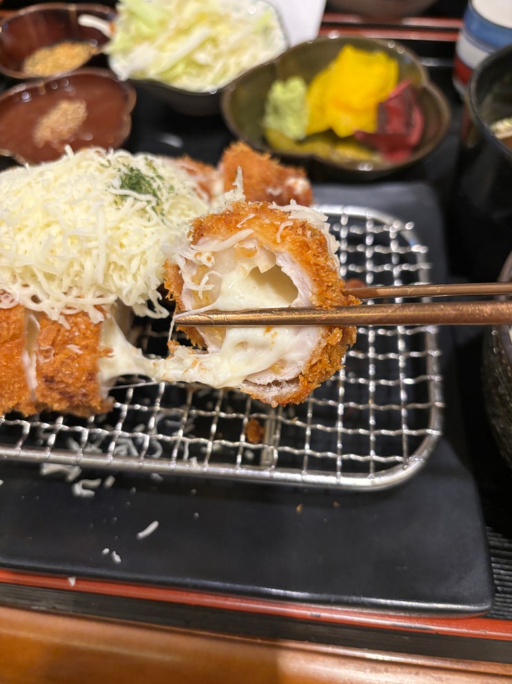  [내돈내산] 신촌/이대 :: 묵은지치즈돈가스가 유명한 맛집 "유야케도쿄" (웨이팅,또간집,주차)