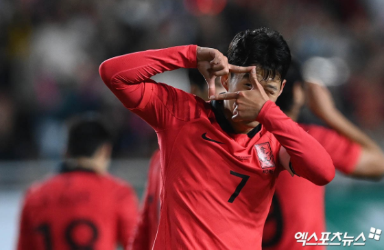 '황의조 빈 자리' 안 채우는 클린스만 플랜은?…<b>손흥민 원톱</b>... 