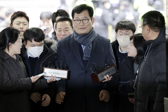 <b>송영길</b> 구속심사 <b>출석</b>…“묵비권 행사 안할 것”