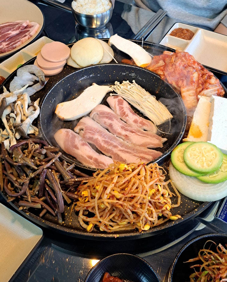  동인천 고기집 특수 제작 불판으로 푸짐한 한판!'우대표'