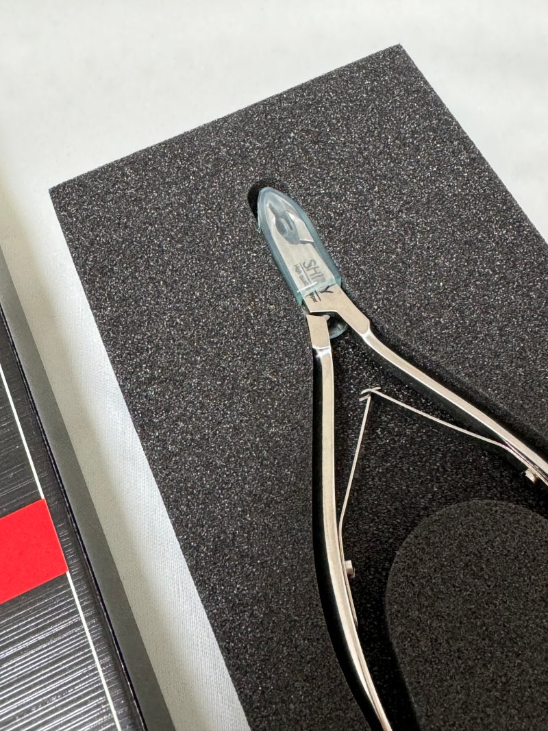 Self-Nail Nipper Recommendation: Shiny Black Swan Classic Nipper 4.5mm