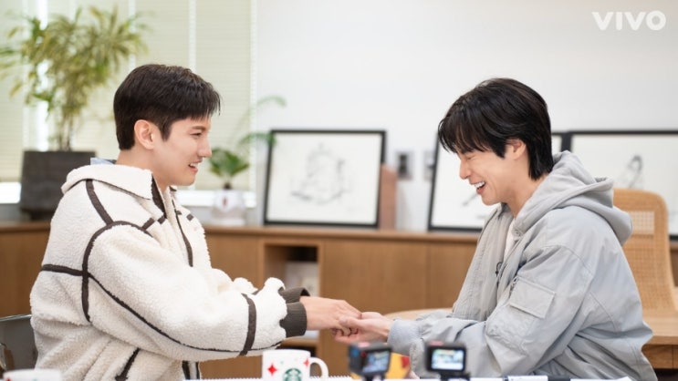 레전드의 등장이라.... <b>데뷔 20주년</b>을 맞이한 <b>동방신기</b> ]