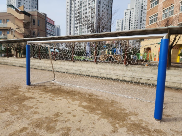  [날개스포츠] 화성반월초교 축구골대보호대 설치, 축구골대보호쿠션 설치 작업