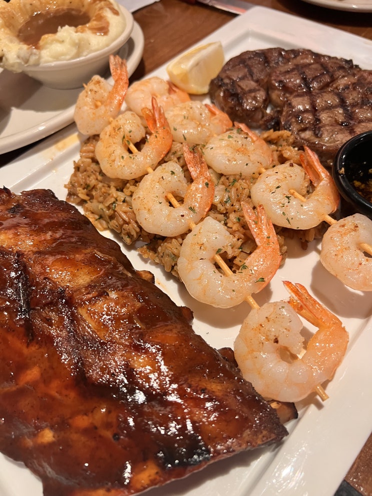  부천 맛집 텐션좋은 텍사스로드하우스 현대백화점 중동점 메뉴추천 주문꿀팁 가족모임 단체석 생일파티