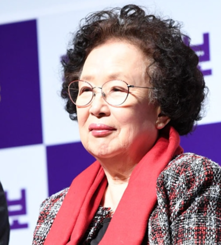 배우 <b>나문희</b> 남편상, 슬픔 속 빈소 지켜