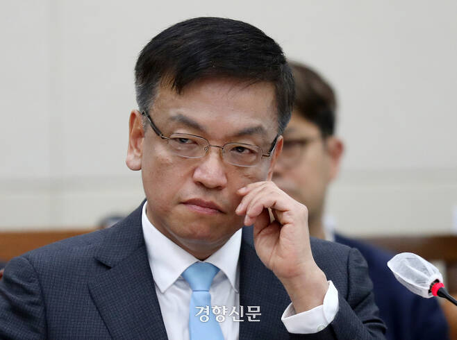 최상목, 대주주 주식 양도세 완화 시사···임시투자세액공제 연장 의사도 최상목, 대주주 주식 양도세 완화 시사···임시투자세액공제 연장 의사도
