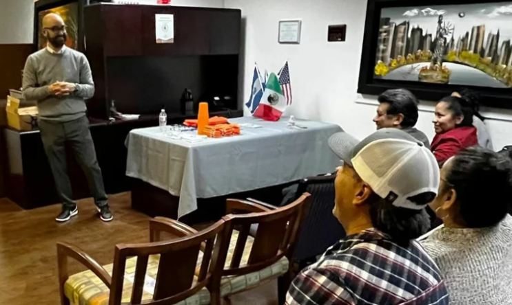 텍사스 주지사는 불법적으로 국경을 넘는 것을 주 범죄로 만드는 법에 서명했습니다 텍사스 주지사는 불법적으로 국경을 넘는 것을 주 범죄로 만드는 법에 서명했습니다