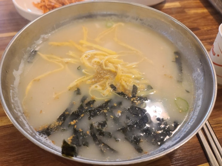  부여 궁남칼국수 사골떡국떡 먹었어요.