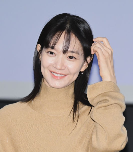 <b>신민아</b> ,  올해 약 <b>3억</b> 원 <b>기부</b> ...  누적 <b>기부</b>액 37억