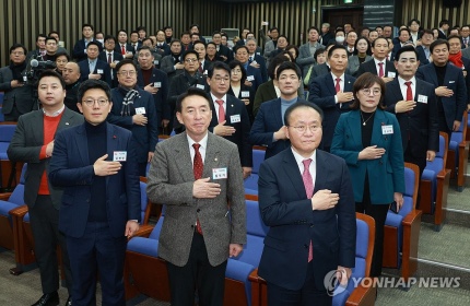 與 상임고문단 회의…'<b>한동훈</b> 비대위원장' 인선 <b>논의</b>