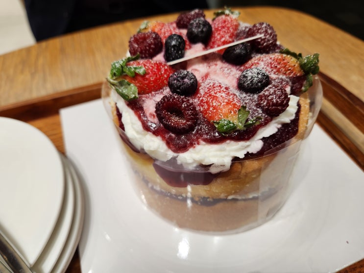  발산역 딸기케이크 맛집 프레베리 크리스마스케이크 내돈내산 후기!