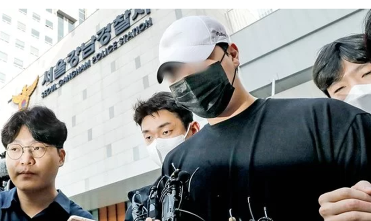 검찰 '<b>압구정 롤스로이스</b> 남성' <b>징역</b> 20년 구형, "반성 없었다"