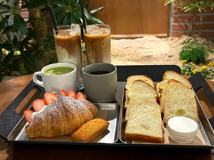  내돈내산 대구 칠곡 베이커리가 맛있는 카페 추천 - 레이지모닝