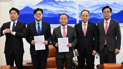 ‘벼랑끝’ <b>이재명</b>·새만금 다 살아났네…여야, 657조 예산... 